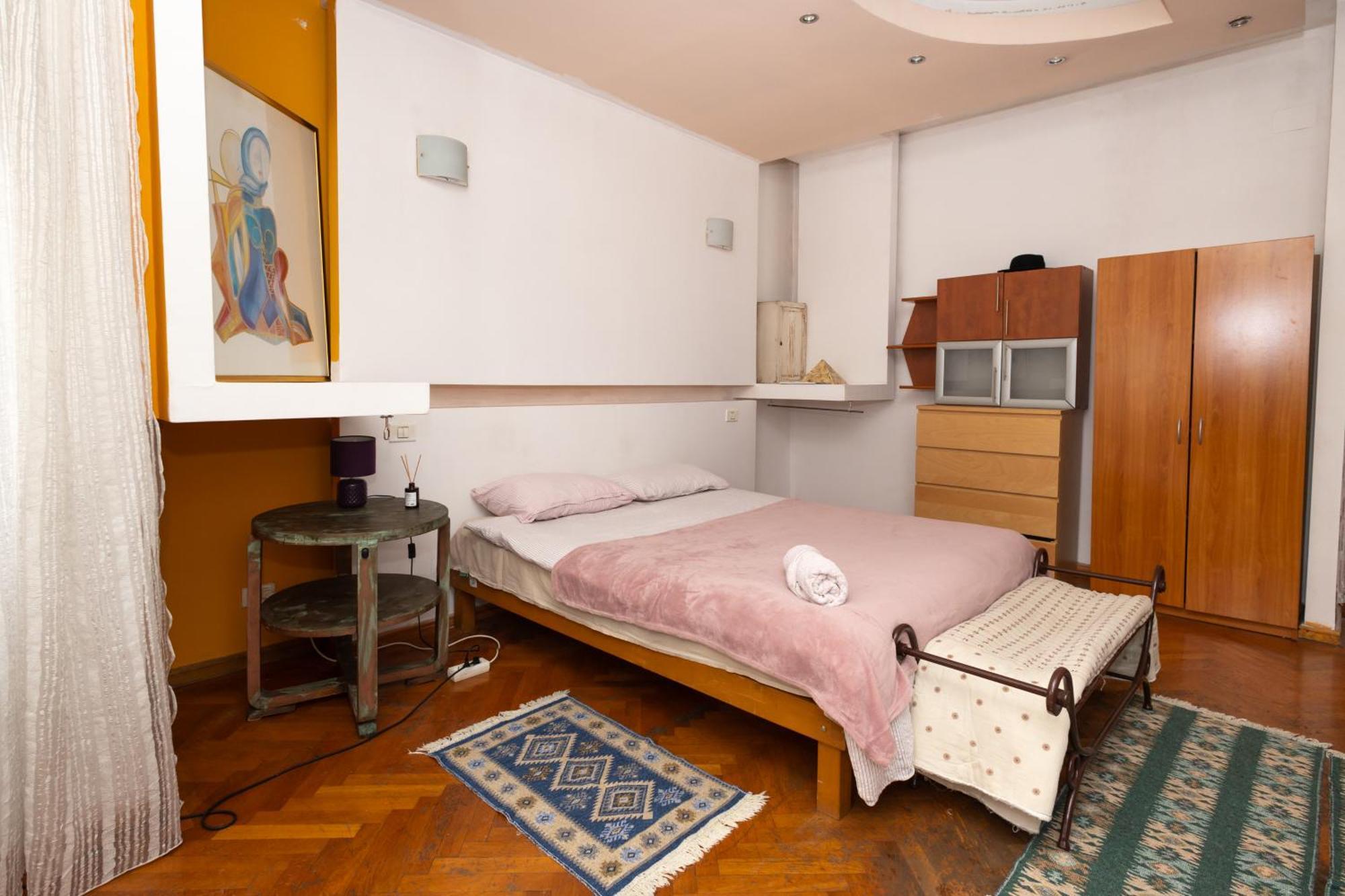 Shared Retro Vintage Luxury Apartment Bucharest Exterior photo