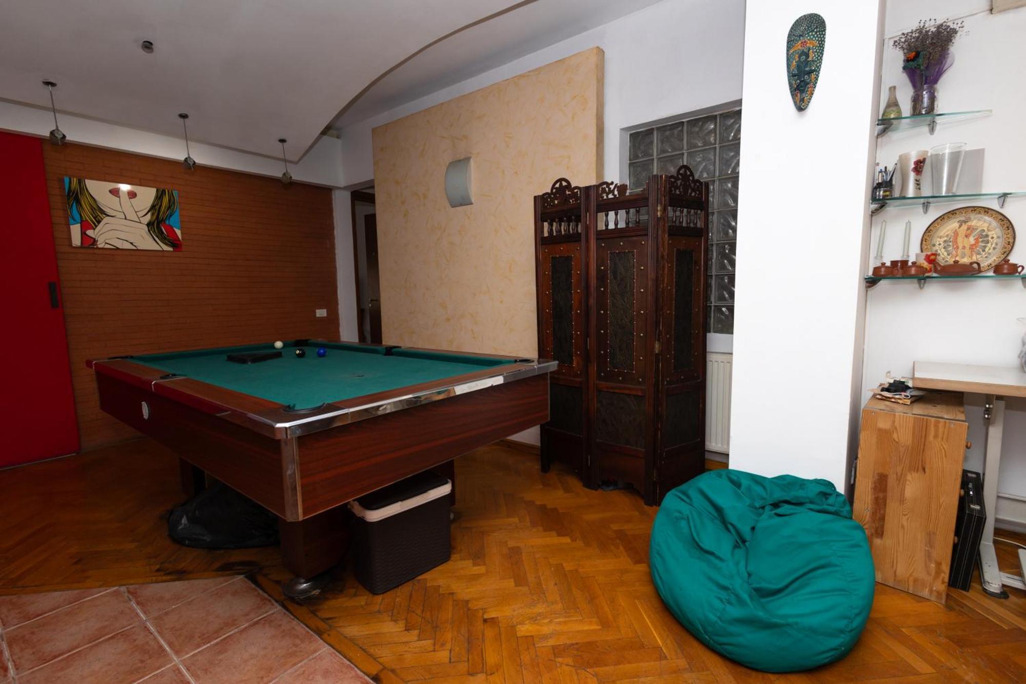 Shared Retro Vintage Luxury Apartment Bucharest Exterior photo