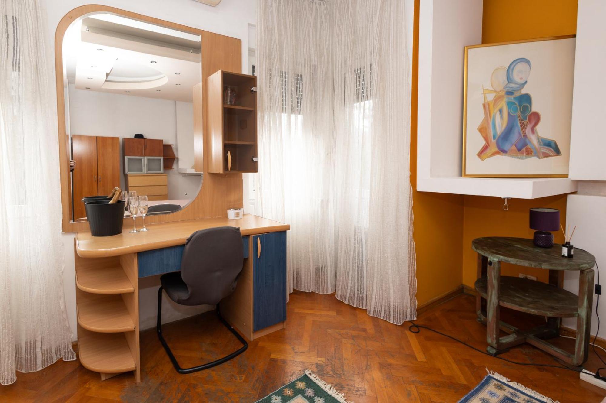 Shared Retro Vintage Luxury Apartment Bucharest Exterior photo