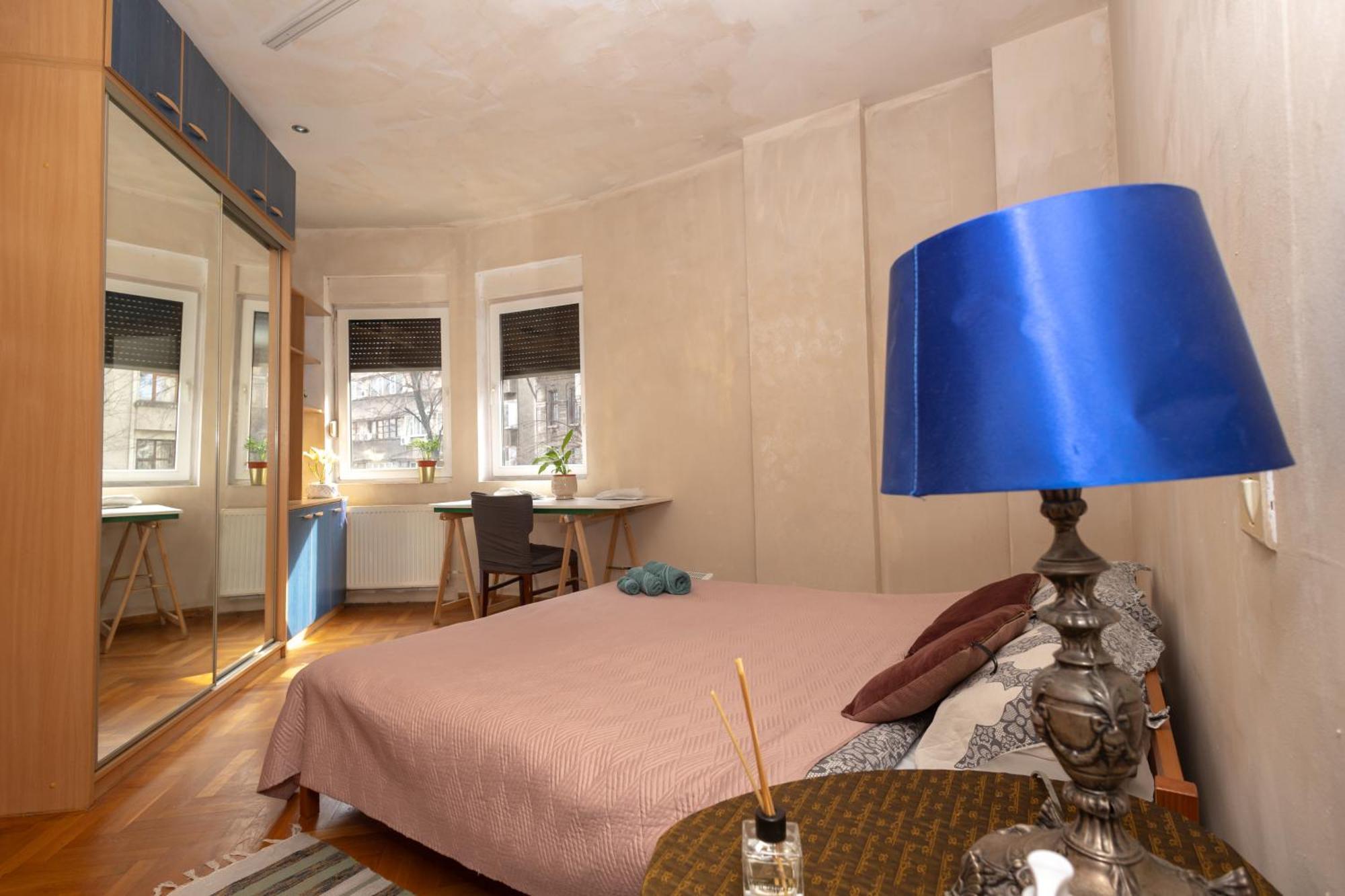 Shared Retro Vintage Luxury Apartment Bucharest Exterior photo